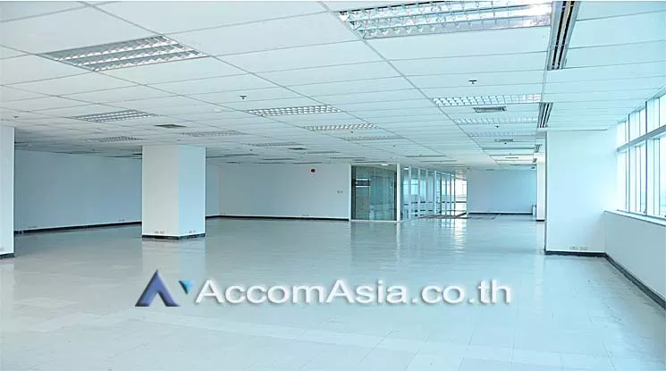  Office space For Rent in Silom, Bangkok  near BTS Surasak (AA10945)